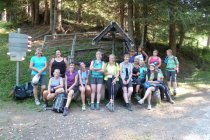 Vinschger Bäuerinnen wandern gemeinsam auf die Alm