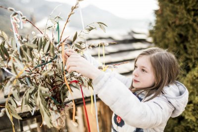 Bräuche leben -  Palmbuschn binden