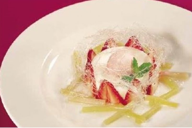 Joghurtcreme mit Erdbeeren und Eis - Südtiroler Bäuerinnenorganisation