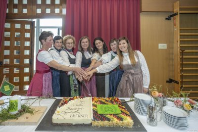 Kuchenanschnitt 40 Jahre SBO Brenner